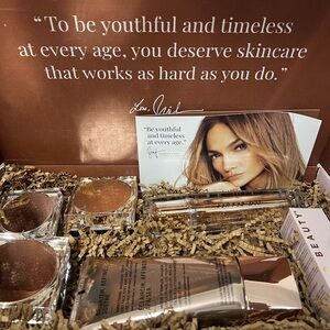 J Lo Beauty 6 piece set, new in box that it shipped in